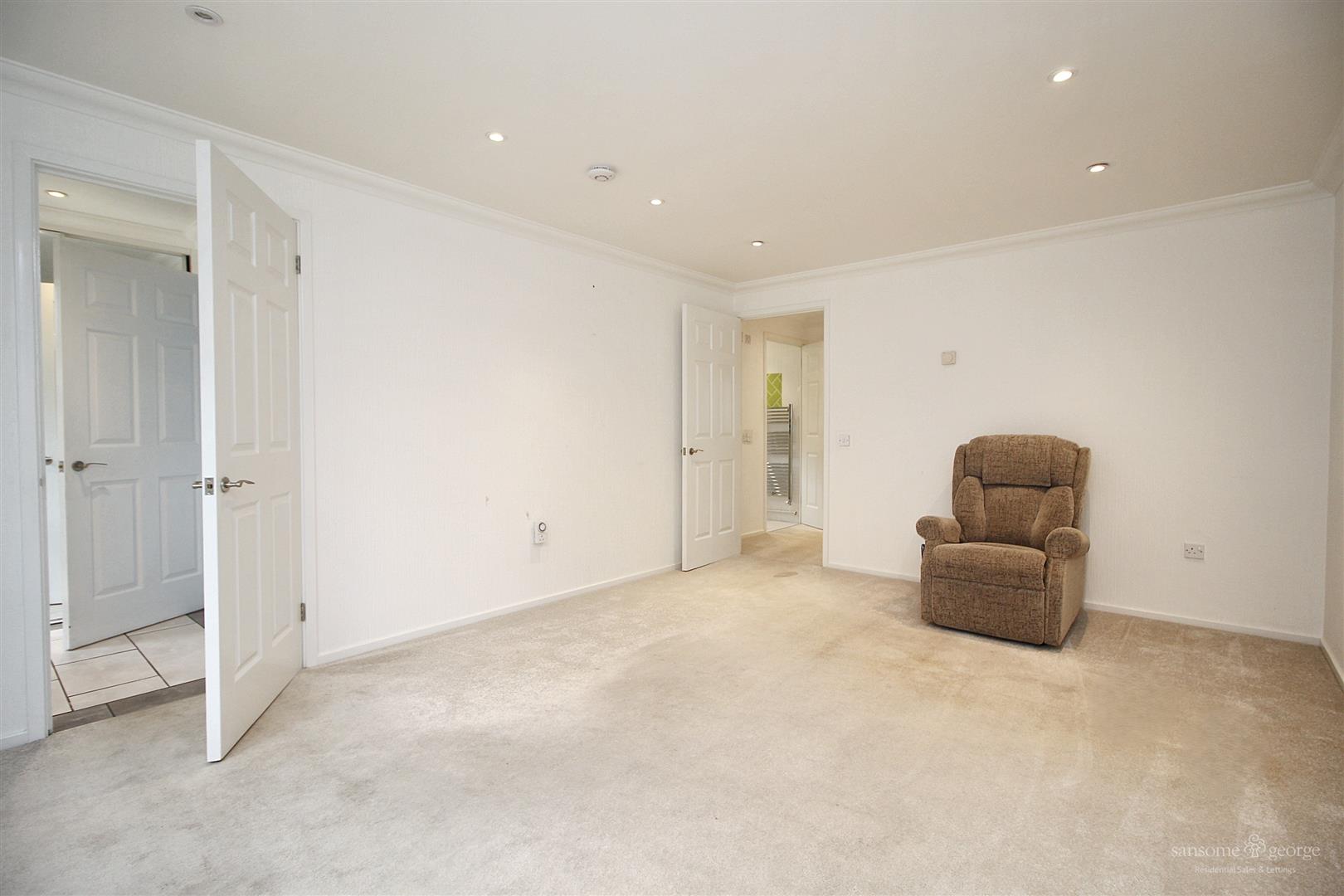 2 bed property in Condor Close, Reading